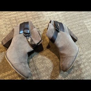 Carlos women’s boots light brown worn once